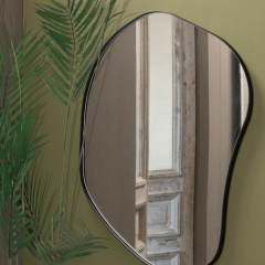 Romee spiegel organisch 100 x 70 cm metaal zwart van het woonmerk Woood