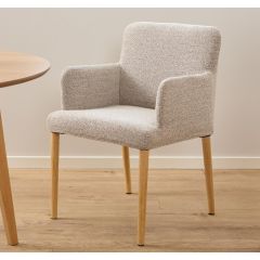 Nøra Duke armstoel | rubberwood oak onderstel | stof Monza