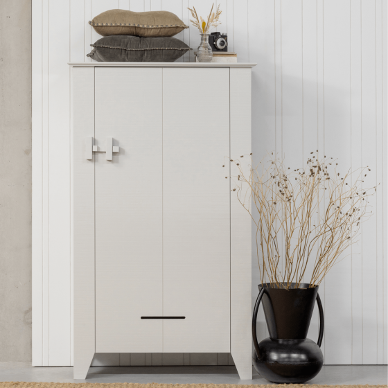 Gijs boerenkast bezaagd grenen van het woonmerk WOOOD