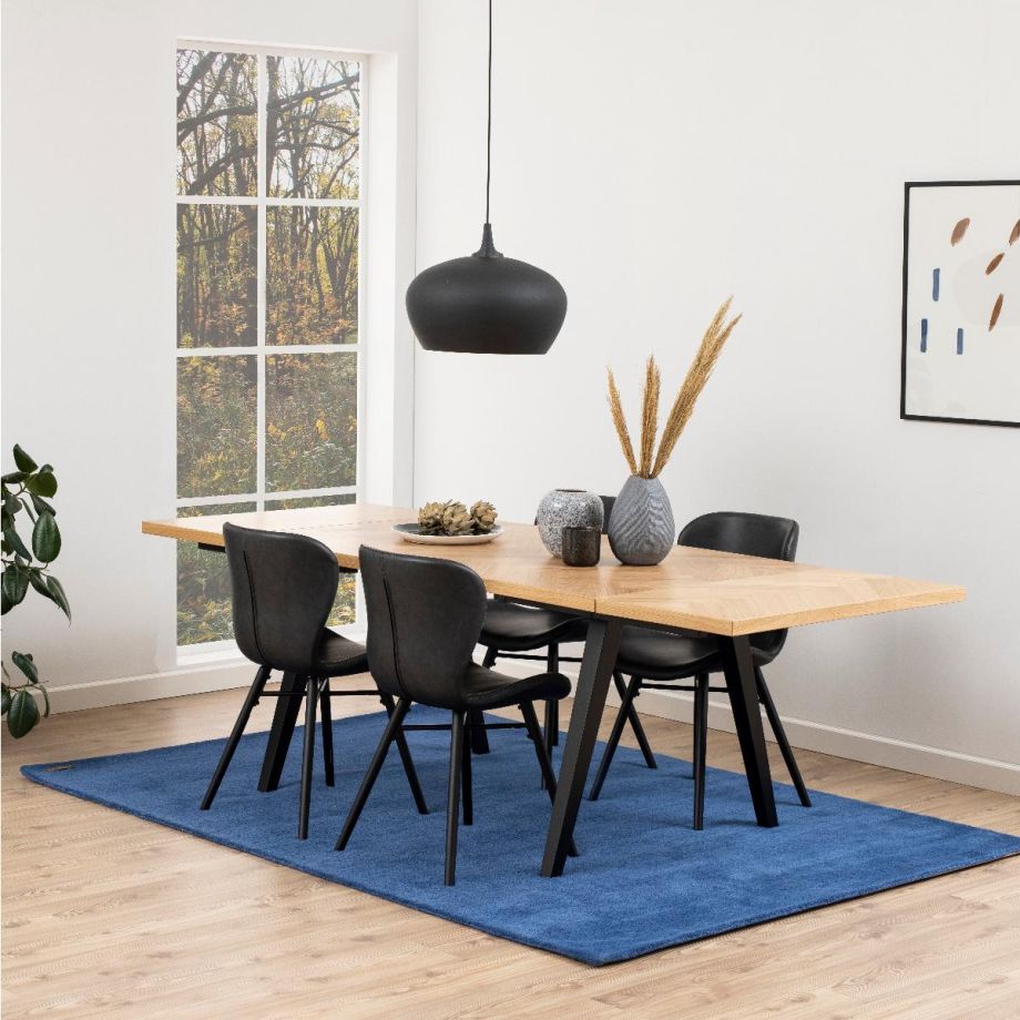 Nøra Aino eetkamerstoel | oak onderstel | PU retro - zwart