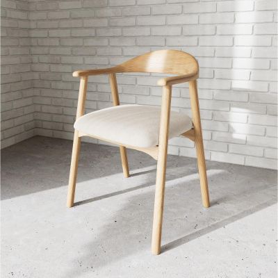 Nøra Lykke armstoel | naturel oak onderstel | stof Apia
