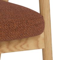 Nøra Lumi armstoel | naturel oak onderstel | stof Basel - terracotta